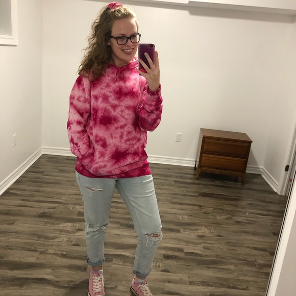 Meet your Posher, Chanel - Picture 2 of 2